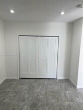 13944 SW 157th St in Miami, FL - Foto de edificio - Building Photo