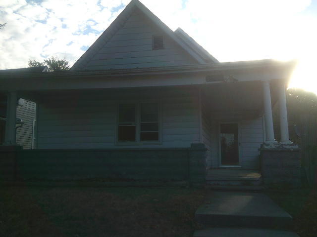 907 S Water St in Jonesboro, IN - Building Photo