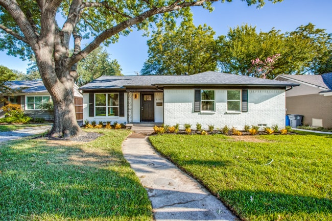 property at 6147 Ravendale Ln