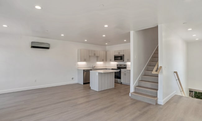 321 E 2100 S in Salt Lake City, UT - Foto de edificio - Building Photo