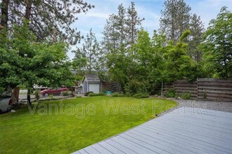 494 Sheila Crescent in Kelowna, BC - Building Photo - Building Photo