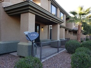 705 W Queen Creek Rd in Chandler, AZ - Building Photo - Building Photo