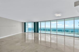 2127 Brickell Ave in Miami, FL - Foto de edificio - Building Photo