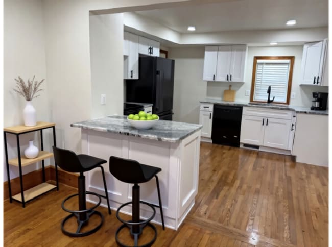 11 Meadow St in Westfield, MA - Building Photo - Building Photo