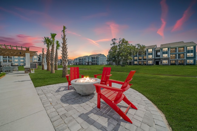 500 East in Daytona Beach, FL - Building Photo - Building Photo