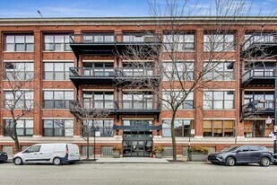 1040 W Adams St, Unit 467 in Chicago, IL - Building Photo