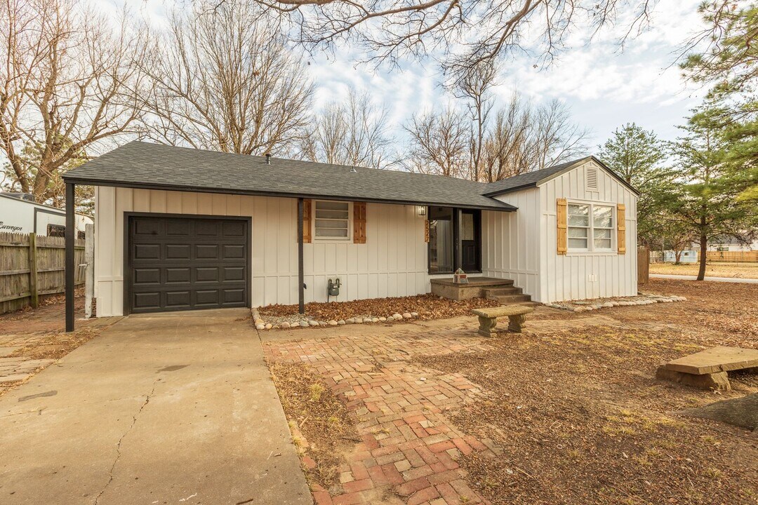 2527 S Oswego Ave in Tulsa, OK - Building Photo