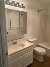 2215 Poplar Dr in Medford, OR - Building Photo - Building Photo