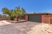 612 W Placita De La Poza in Tucson, AZ - Building Photo - Building Photo