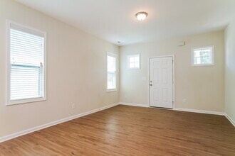 181 E Wilson St in Clayton, NC - Building Photo - Building Photo