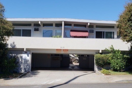Delaware Courtyard in Burbank, CA - Foto de edificio