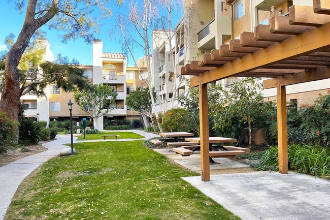 property at 5535 Canoga Ave