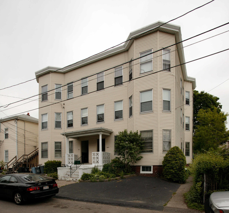 10 Oliver Rd in Watertown, MA - Building Photo