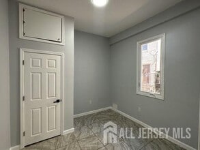 208 5th St in Elizabeth, NJ - Building Photo - Building Photo