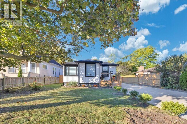 937 Lauzon Rd in Windsor, ON - Building Photo - Building Photo