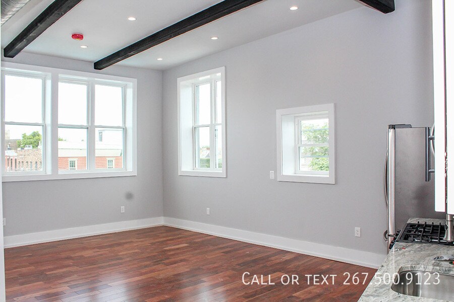 1025 E Montgomery Ave in Philadelphia, PA - Building Photo