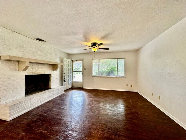 1448 Harper Rd in Kerrville, TX - Building Photo - Building Photo