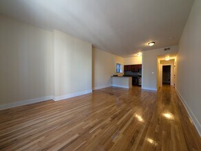 1421 N Dearborn St, Unit 1425-C4 in Chicago, IL - Foto de edificio - Building Photo