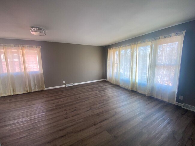 4267 N 68th St in Milwaukee, WI - Foto de edificio - Building Photo