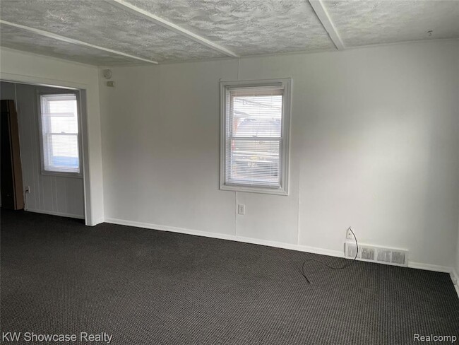 4335 Territorial Rd in Rochester, MI - Building Photo - Building Photo