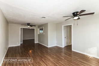 5911 Kenilwood Dr in Houston, TX - Building Photo - Building Photo