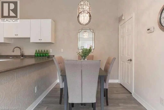 4140 Foxwood Dr in Burlington, ON - Building Photo - Building Photo