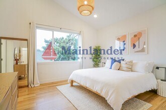 3927 SE Franklin Ct in Portland, OR - Building Photo - Building Photo