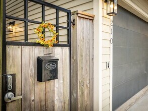 210 E 32nd St in Houston, TX - Building Photo - Building Photo