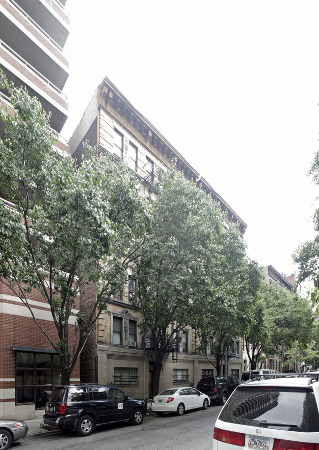 409-413 E 84th St in New York, NY - Foto de edificio - Building Photo