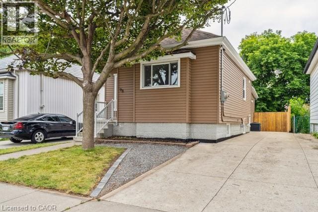 property at 93 E 31st St