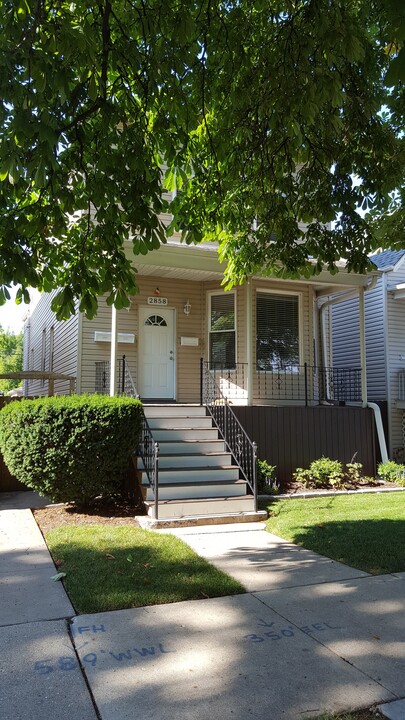 2858 W Henderson St, Unit 2 in Chicago, IL - Building Photo