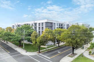 Courtside Apartments II in Miami, FL - Foto de edificio - Building Photo