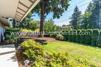 8007 SW Kensington Rd in Portland, OR - Building Photo - Building Photo