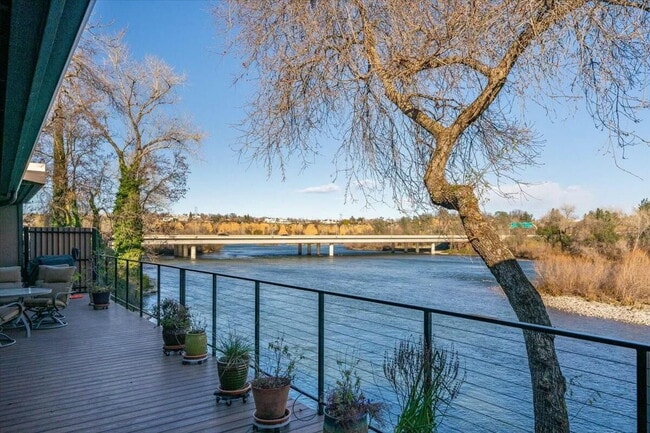 155 Village Dr in Redding, CA - Building Photo - Building Photo