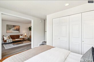 9484 Redmond - Woodinville Rd NE in Redmond, WA - Building Photo - Building Photo