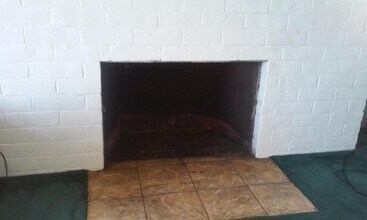 108 E Buena Vista St in Barstow, CA - Building Photo - Building Photo