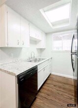 1105 N Meadows Dr in Austin, TX - Building Photo - Building Photo