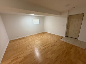 2001 W Fargo Ave in Chicago, IL - Building Photo - Building Photo
