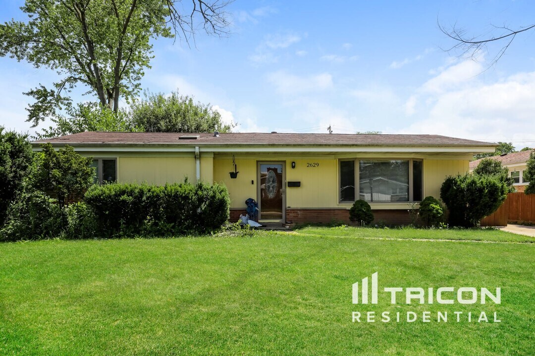 2629 Fontana Dr in Glenview, IL - Building Photo