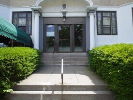1247 Beacon St, Unit 3 in Brookline, MA - Building Photo