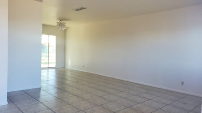 121 W 11th St in Ajo, AZ - Foto de edificio - Building Photo