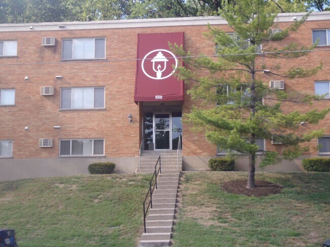 550 Lowell Ave in Cincinnati, OH - Foto de edificio - Building Photo