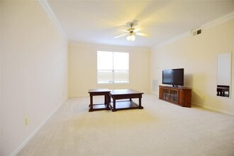 6633 W Sam Houston Pkwy S in Houston, TX - Building Photo - Building Photo