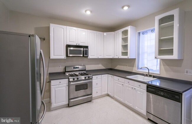 property at 833 N Newkirk St