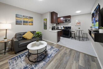 Woodward Heights Place in Hazel Park, MI - Building Photo - Building Photo