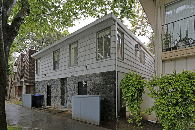 1806 H St in Sacramento, CA - Foto de edificio - Building Photo