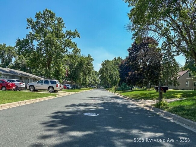 5358 Raymond Ave in Mounds View, MN - Building Photo - Building Photo