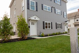 63 Bacon St, Unit 2 in Waltham, MA - Building Photo