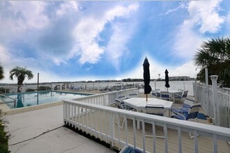 308 E Miracle Strip Pkwy in Fort Walton Beach, FL - Building Photo - Building Photo