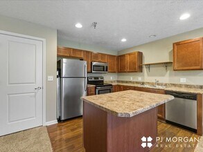 5912 N 167th Plaza in Omaha, NE - Building Photo - Building Photo